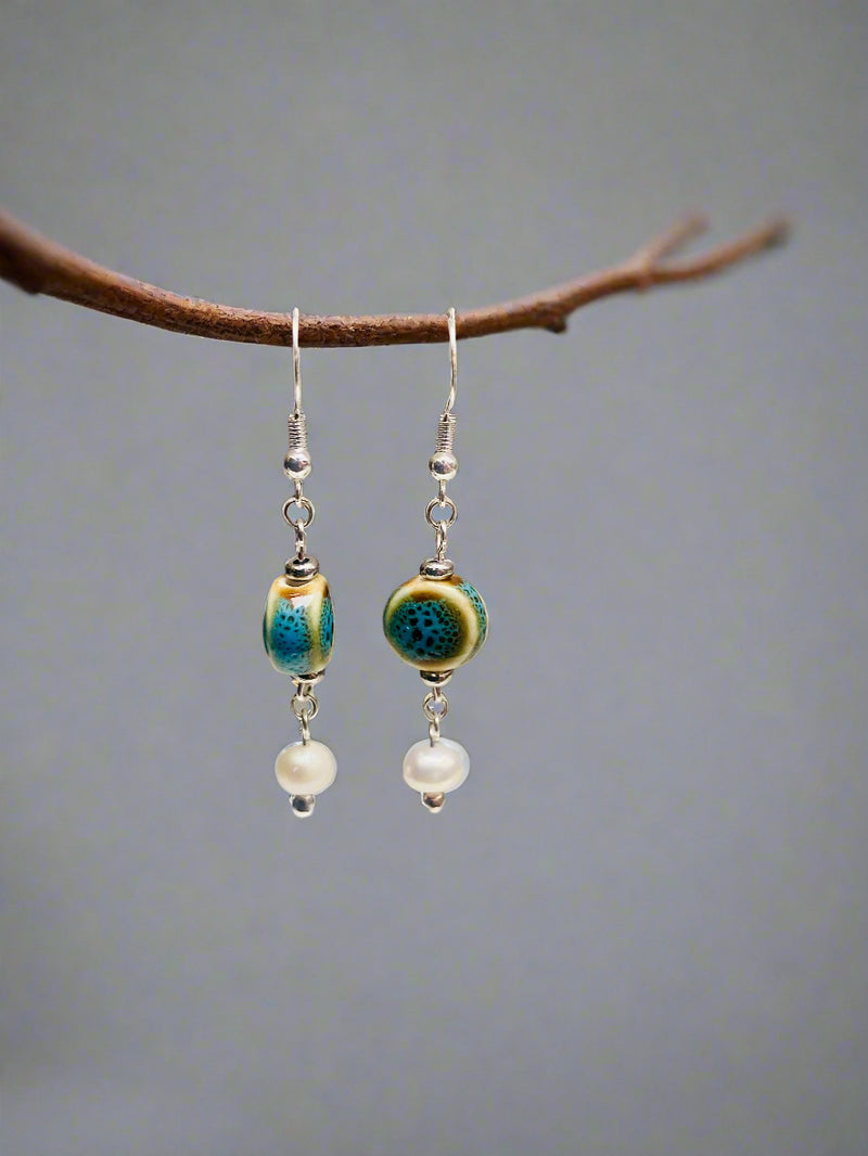 Handmade jewellery gift – MAYIA earrings with ceramic bead and pearl